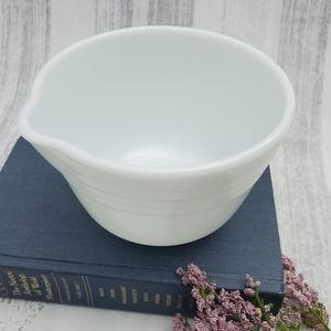 VTG Pyrex Hamilton Beach Opal (Milkglass) Batter Bowl 6.5 inches with Pour Spout